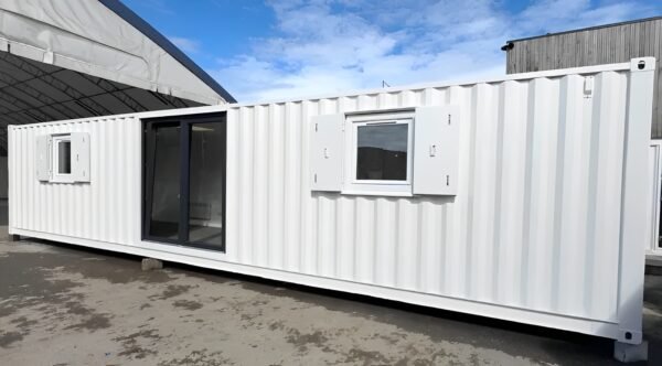 converted 40ft shipping container open plan office portable container building 14 600x332 1