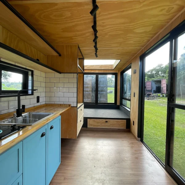 customized 20ft cozy cabin container house 1 600x600 1