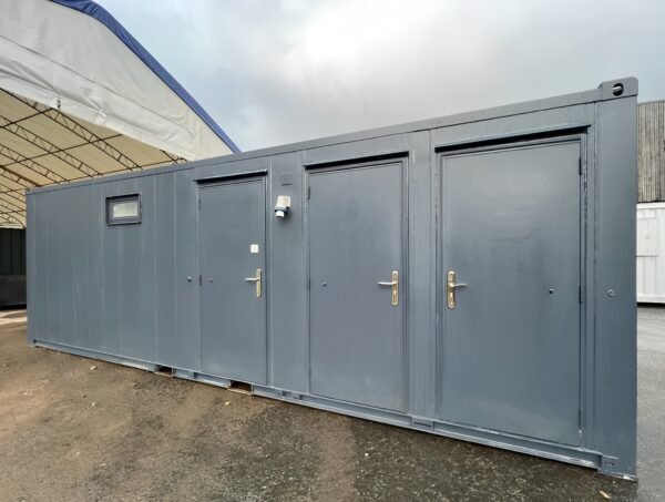 toilet block shower 24 x 9 ft 6 600x453 1