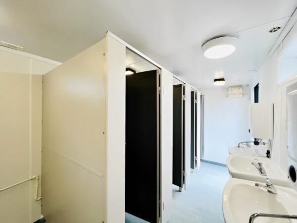 toilet block shower 24 x 9 ft 7 600x450 1